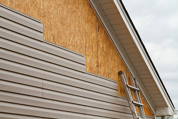Professional Siding Contractor technician working in Sugar Grove, OH